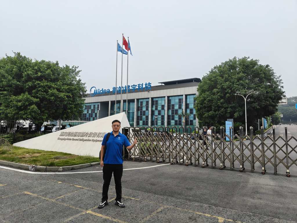 瑞恩人在重慶美的通用制冷設(shè)備廠(chǎng)家